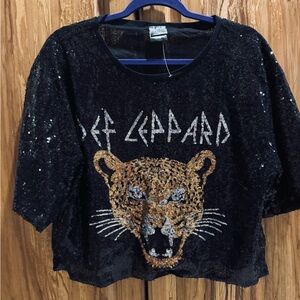 Def leopard sequins crop top
Oversized size extra small